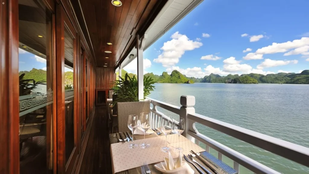 Paradise Peak, Halong Bay: localhi